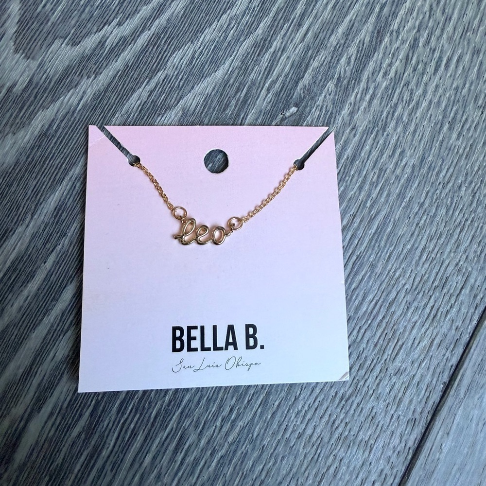 Leo Bubbly Cursive Zodiac Necklace in Gold